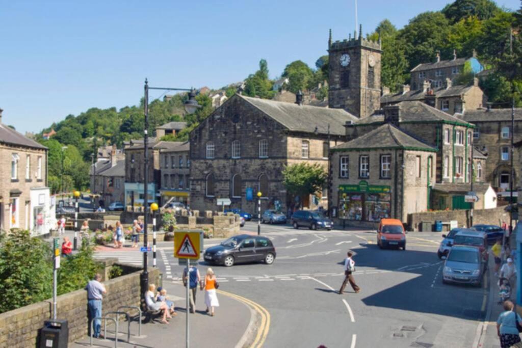 Cottage In Holmfirth Centre Exterior photo