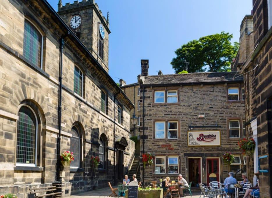 Cottage In Holmfirth Centre Exterior photo